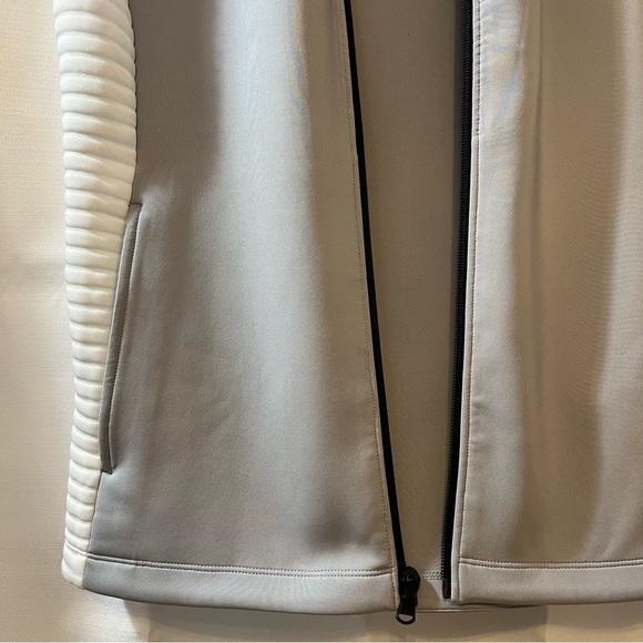 Under Armour Fitted Golf Coldgear Ribbed Zipped Vest - Size Medium - Picture 4 of 11